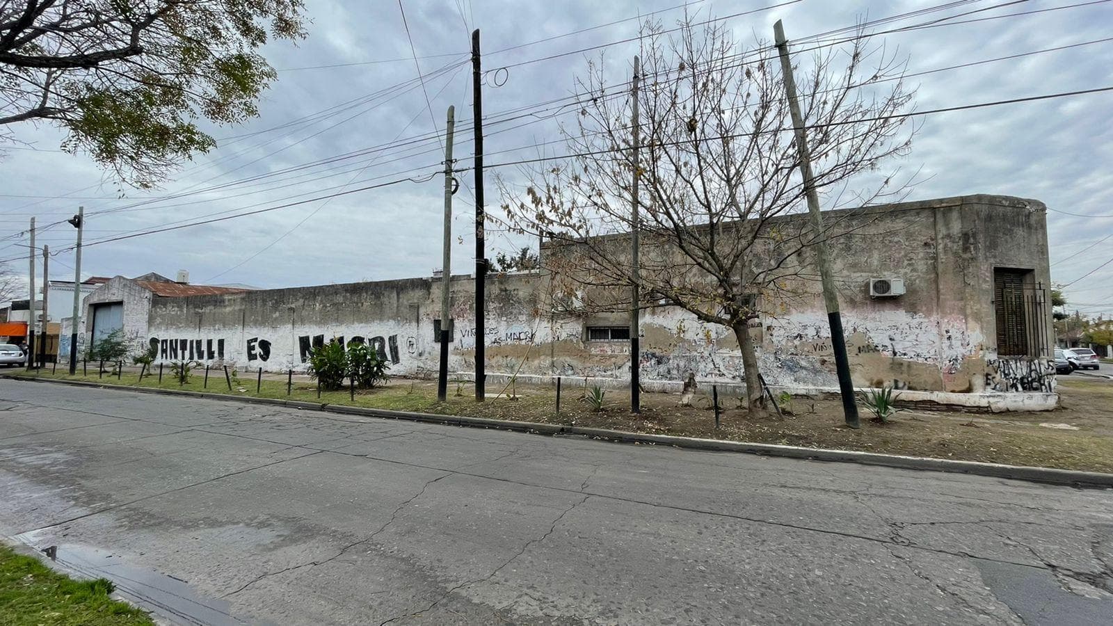 Warehouse with access to two streets