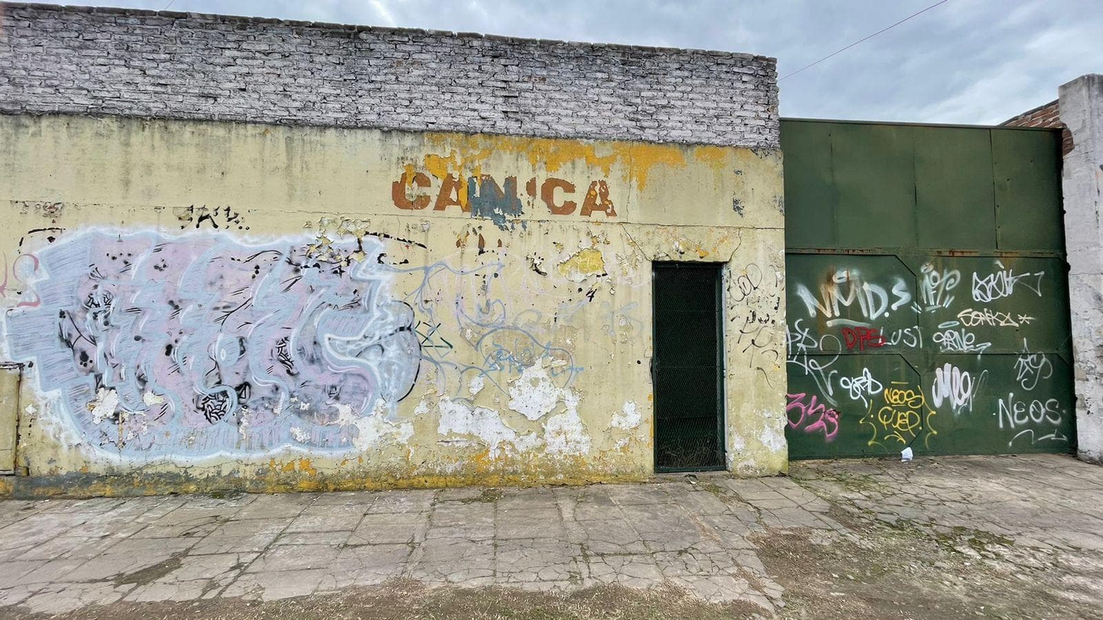 Warehouse with access to two streets