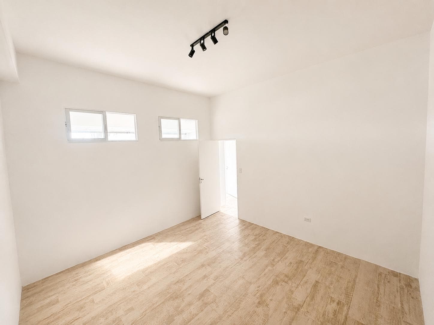 Office for Sale with Included Parking Space - Delta Center, Rincón de Milberg