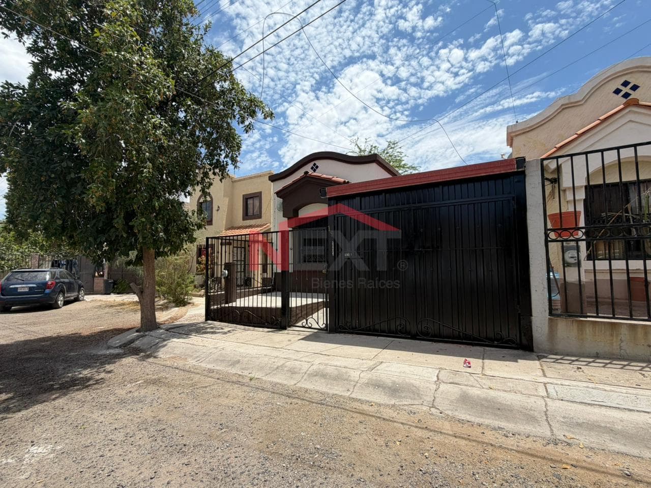 HOUSE FOR SALE IN COL. LAS LOMAS