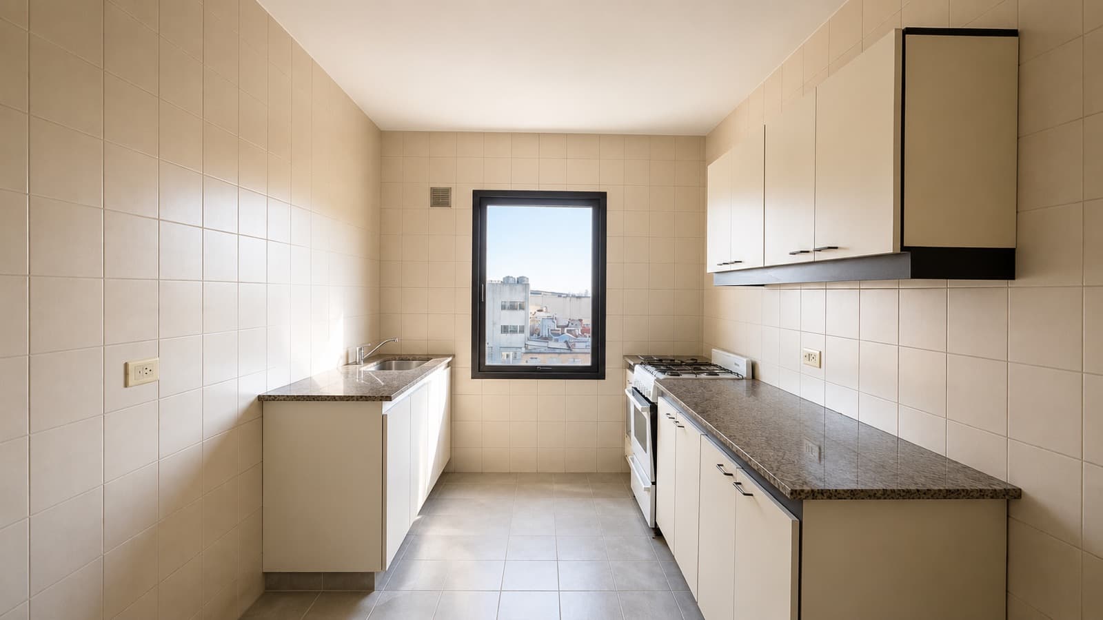 3-Room Apartment for Rent with Parking Space | Downtown Quilmes