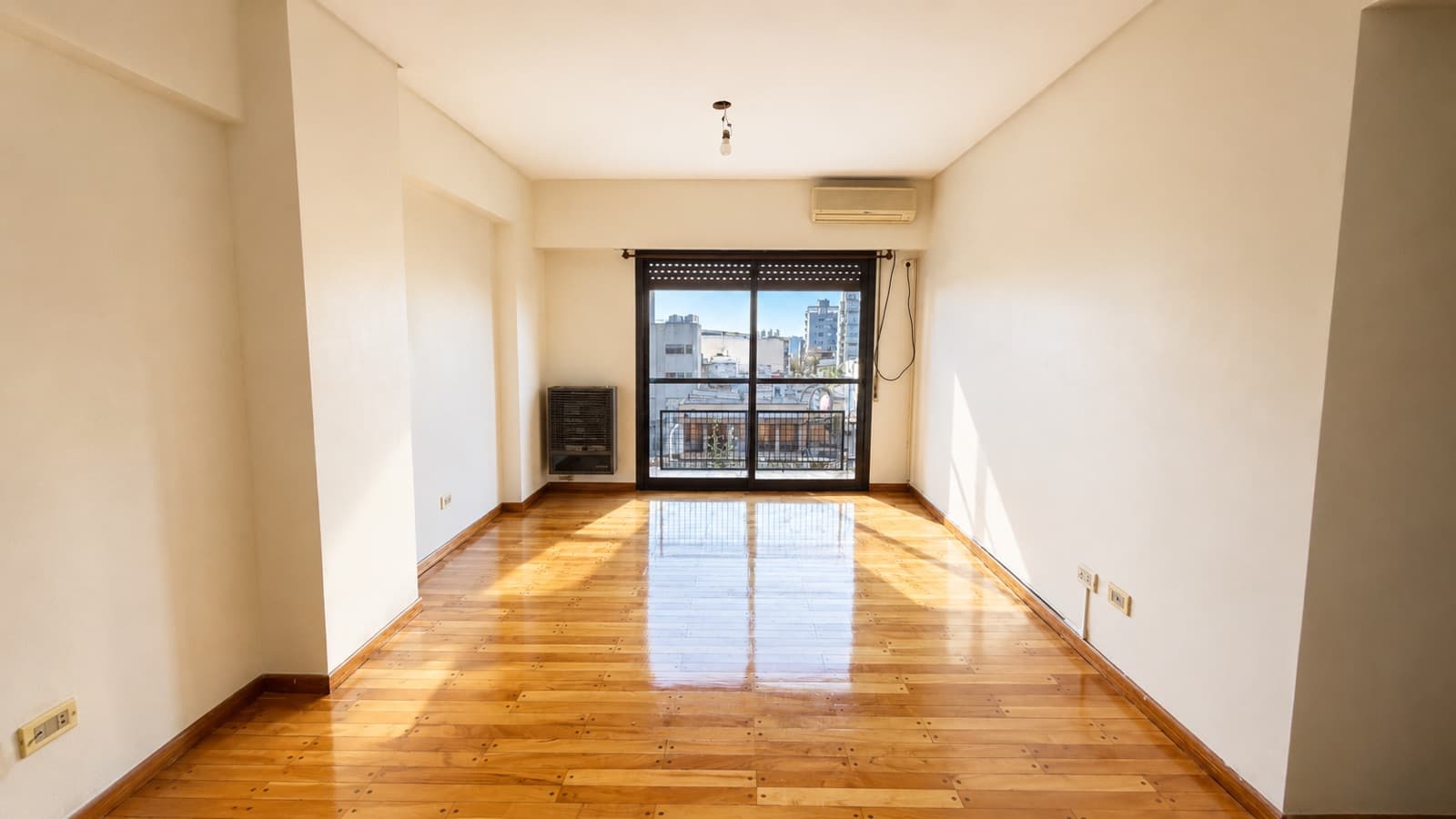 3-Room Apartment for Rent with Parking Space | Downtown Quilmes