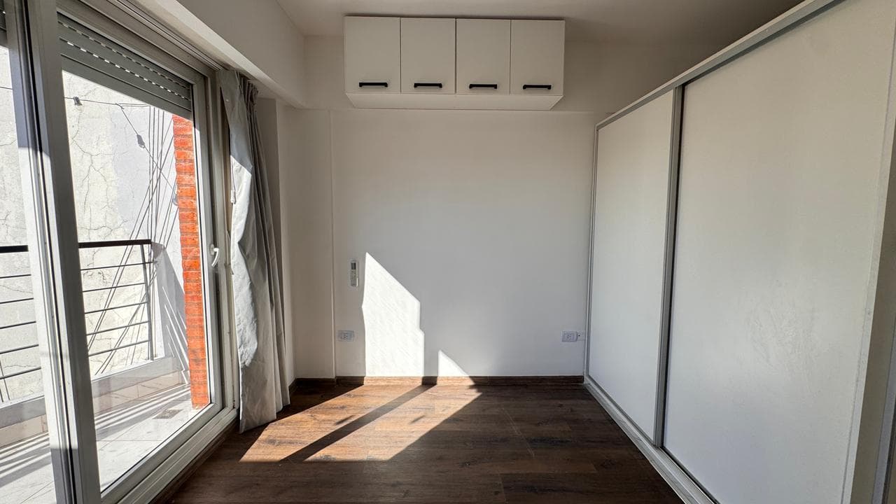 One-room apartment with a partition in Villa Crespo
