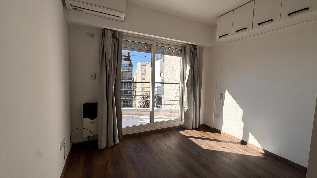One-room apartment with a partition in Villa Crespo