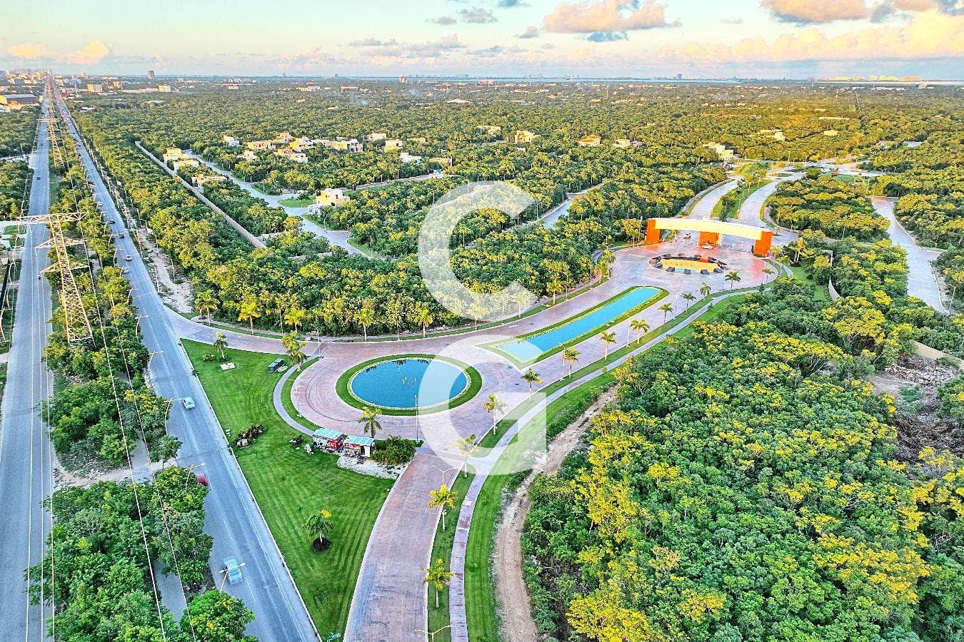 Land for Sale in Cancun in the Vía Cumbres Residential Complex with an Excellent Location
