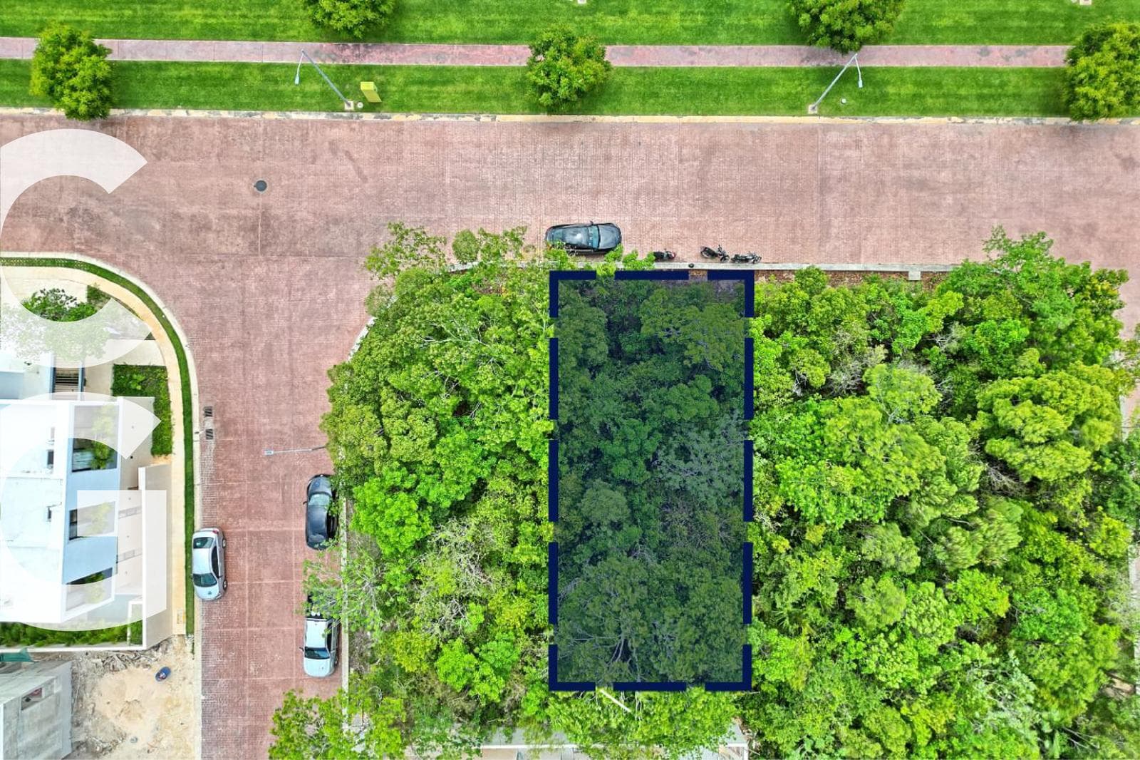 Land for Sale in Cancun in the Vía Cumbres Residential Complex with an Excellent Location
