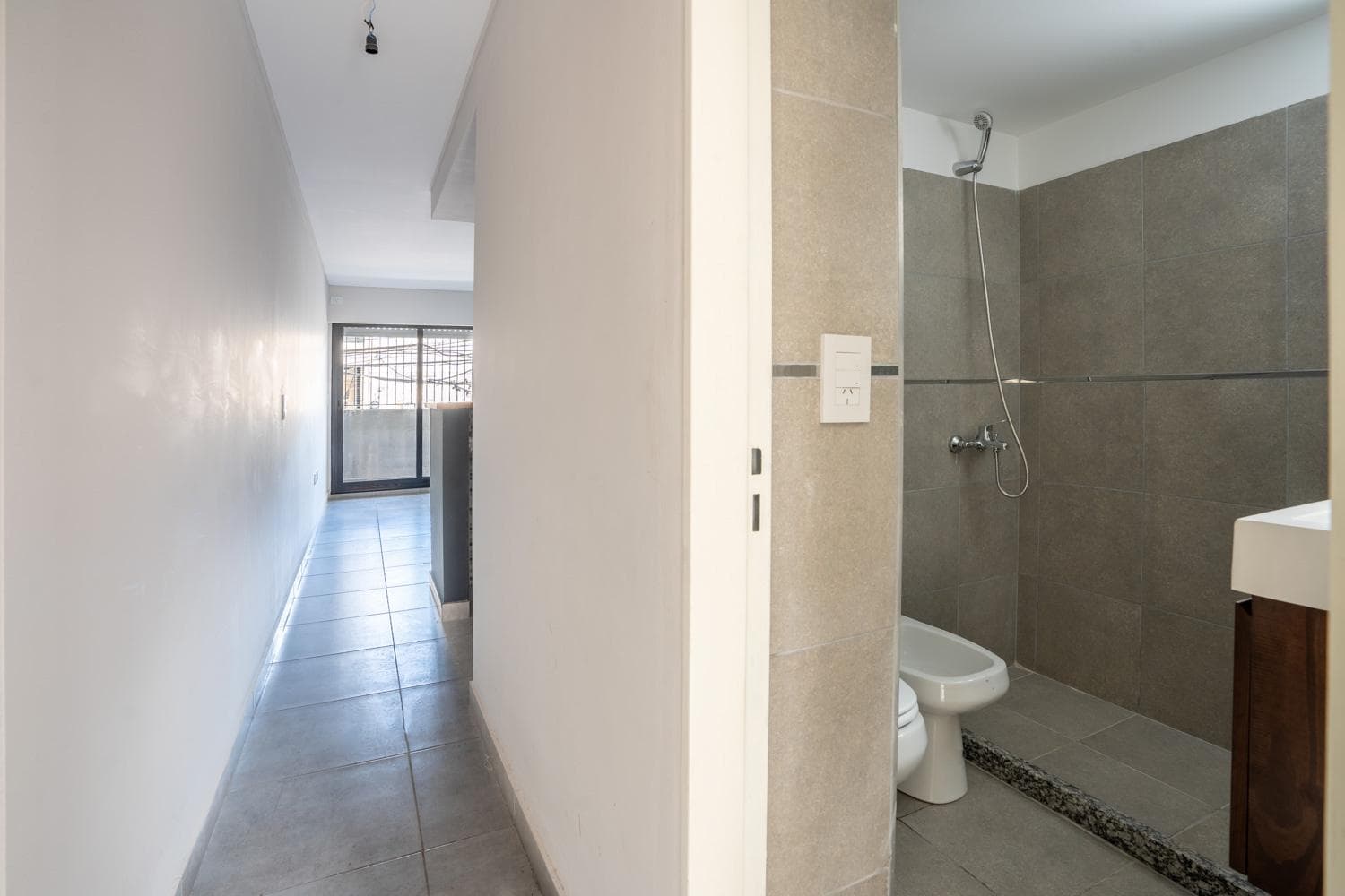 Covered Parking Spaces for Sale on the Ground Floor and Basement Level in the Faculties Area, Rosario