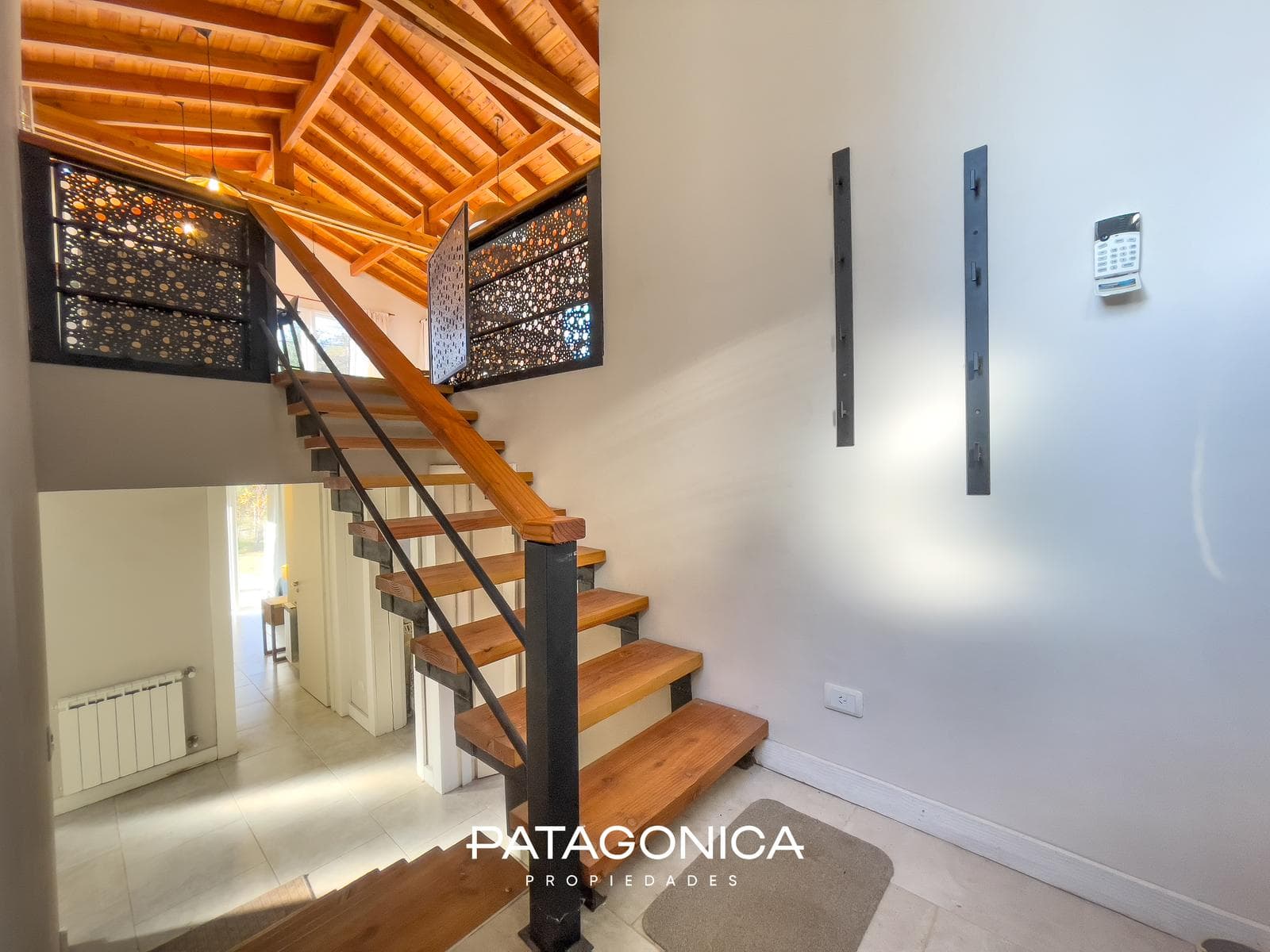 FOR SALE: 126 m² HOUSE, FULLY FURNISHED, WITH VIEWS OF THE HILLS AND A PARTIAL VIEW OF LAGO CORRENTOSO, VILLA LA ANGOSTURA