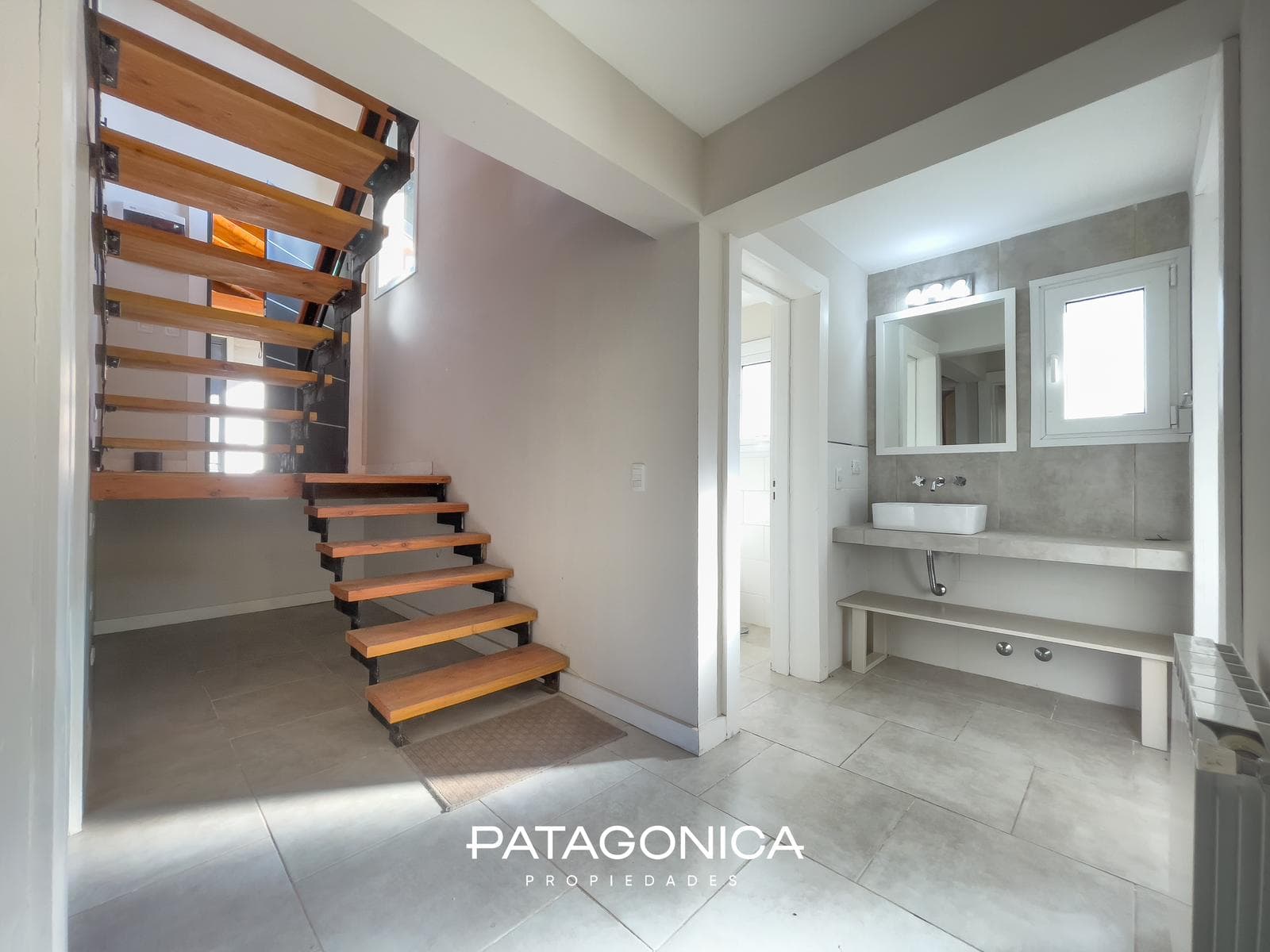 FOR SALE: 126 m² HOUSE, FULLY FURNISHED, WITH VIEWS OF THE HILLS AND A PARTIAL VIEW OF LAGO CORRENTOSO, VILLA LA ANGOSTURA
