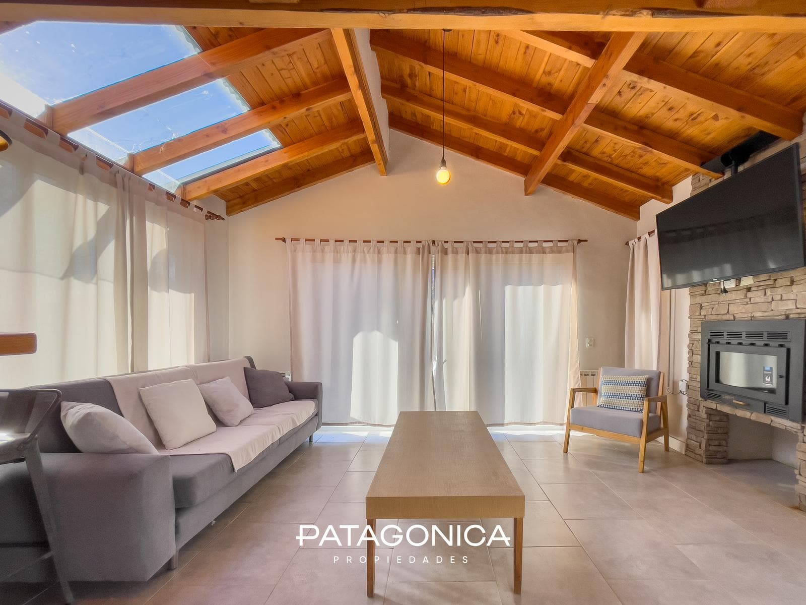 FOR SALE: 126 m² HOUSE, FULLY FURNISHED, WITH VIEWS OF THE HILLS AND A PARTIAL VIEW OF LAGO CORRENTOSO, VILLA LA ANGOSTURA