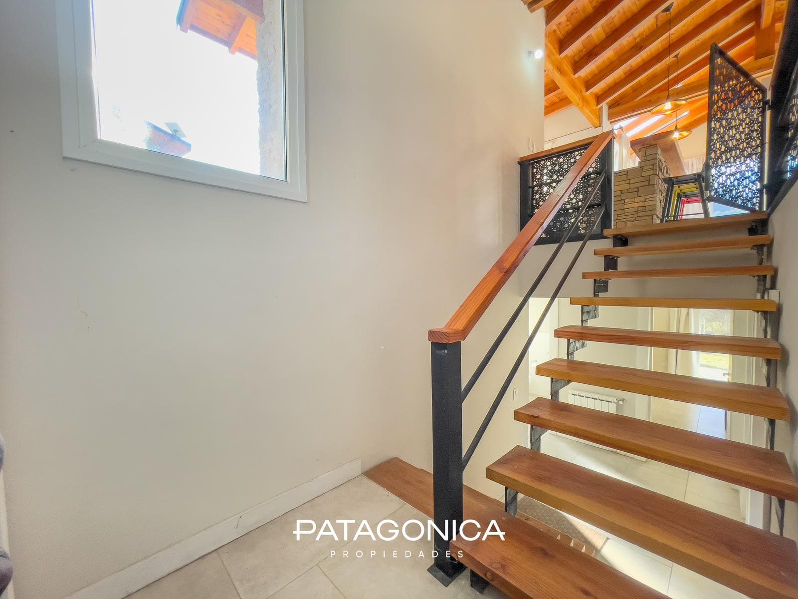 FOR SALE: 126 m² HOUSE, FULLY FURNISHED, WITH VIEWS OF THE HILLS AND A PARTIAL VIEW OF LAGO CORRENTOSO, VILLA LA ANGOSTURA