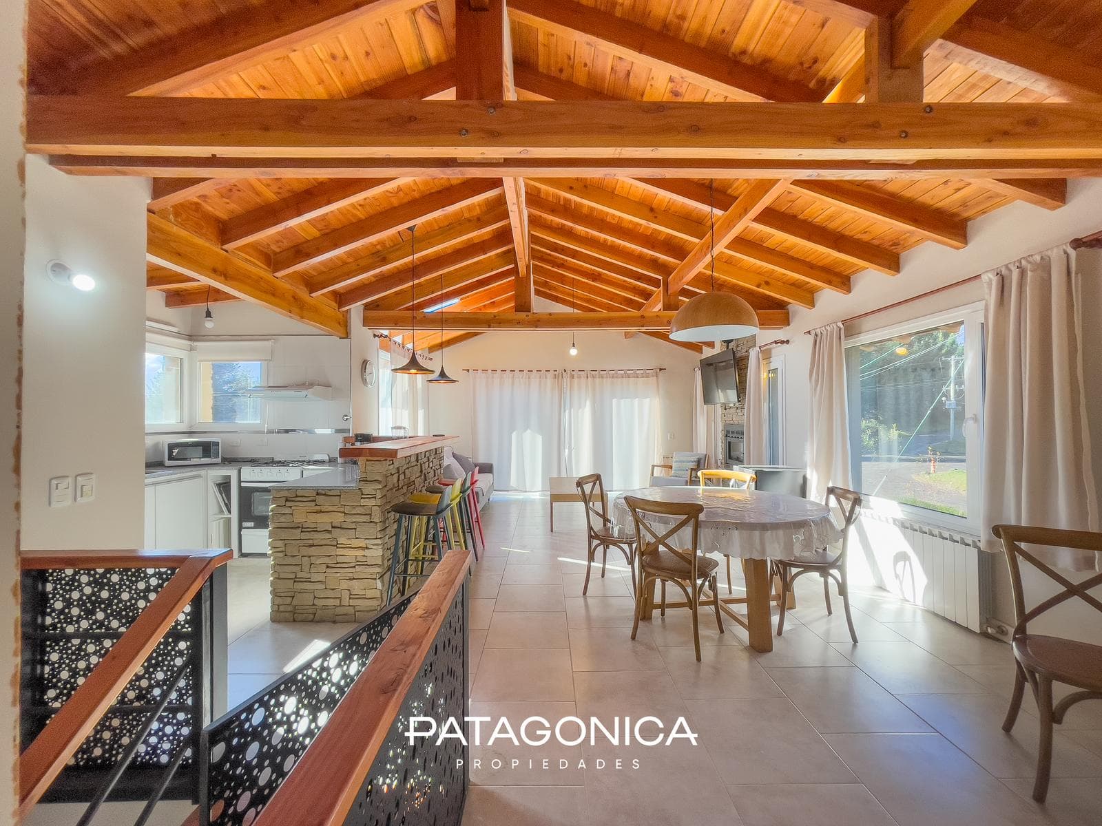 FOR SALE: 126 m² HOUSE, FULLY FURNISHED, WITH VIEWS OF THE HILLS AND A PARTIAL VIEW OF LAGO CORRENTOSO, VILLA LA ANGOSTURA