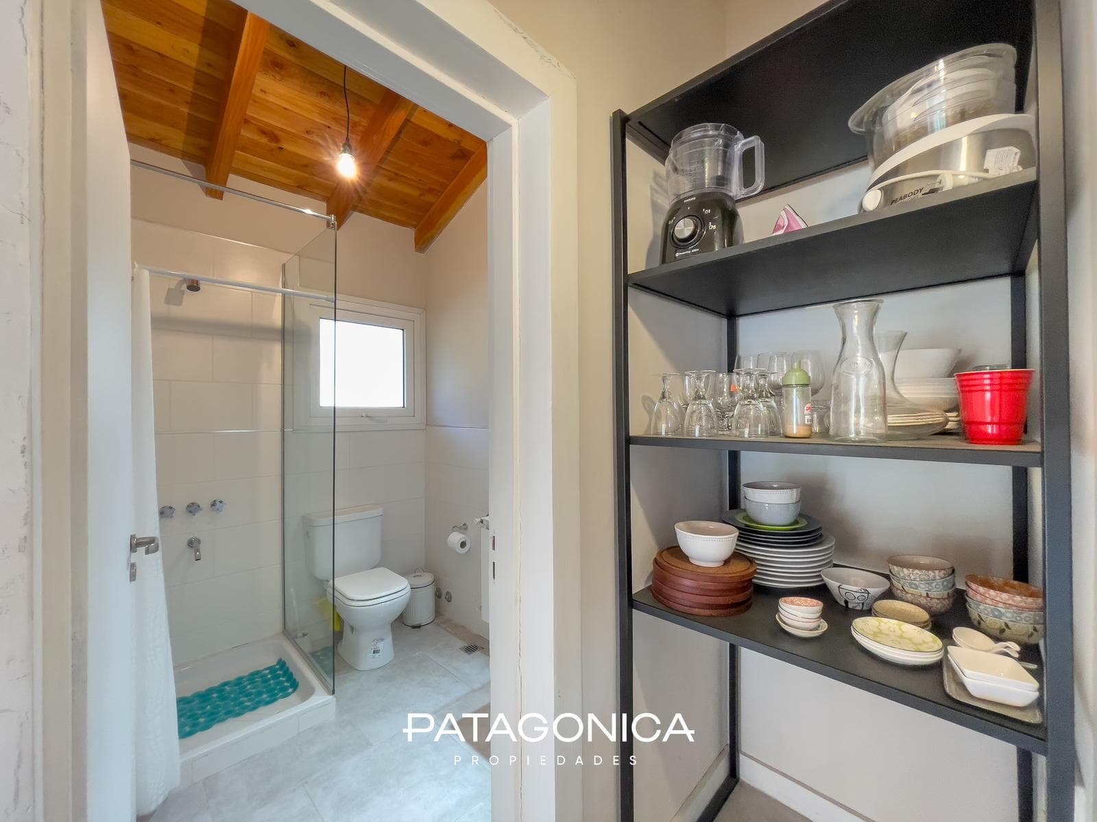 FOR SALE: 126 m² HOUSE, FULLY FURNISHED, WITH VIEWS OF THE HILLS AND A PARTIAL VIEW OF LAGO CORRENTOSO, VILLA LA ANGOSTURA
