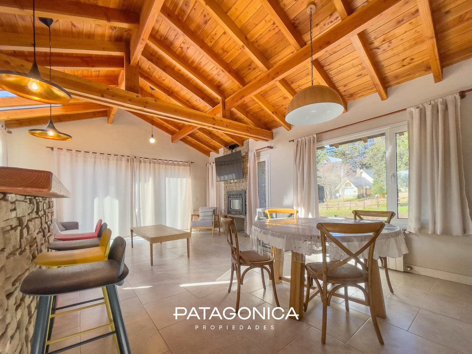 FOR SALE: 126 m² HOUSE, FULLY FURNISHED, WITH VIEWS OF THE HILLS AND A PARTIAL VIEW OF LAGO CORRENTOSO, VILLA LA ANGOSTURA