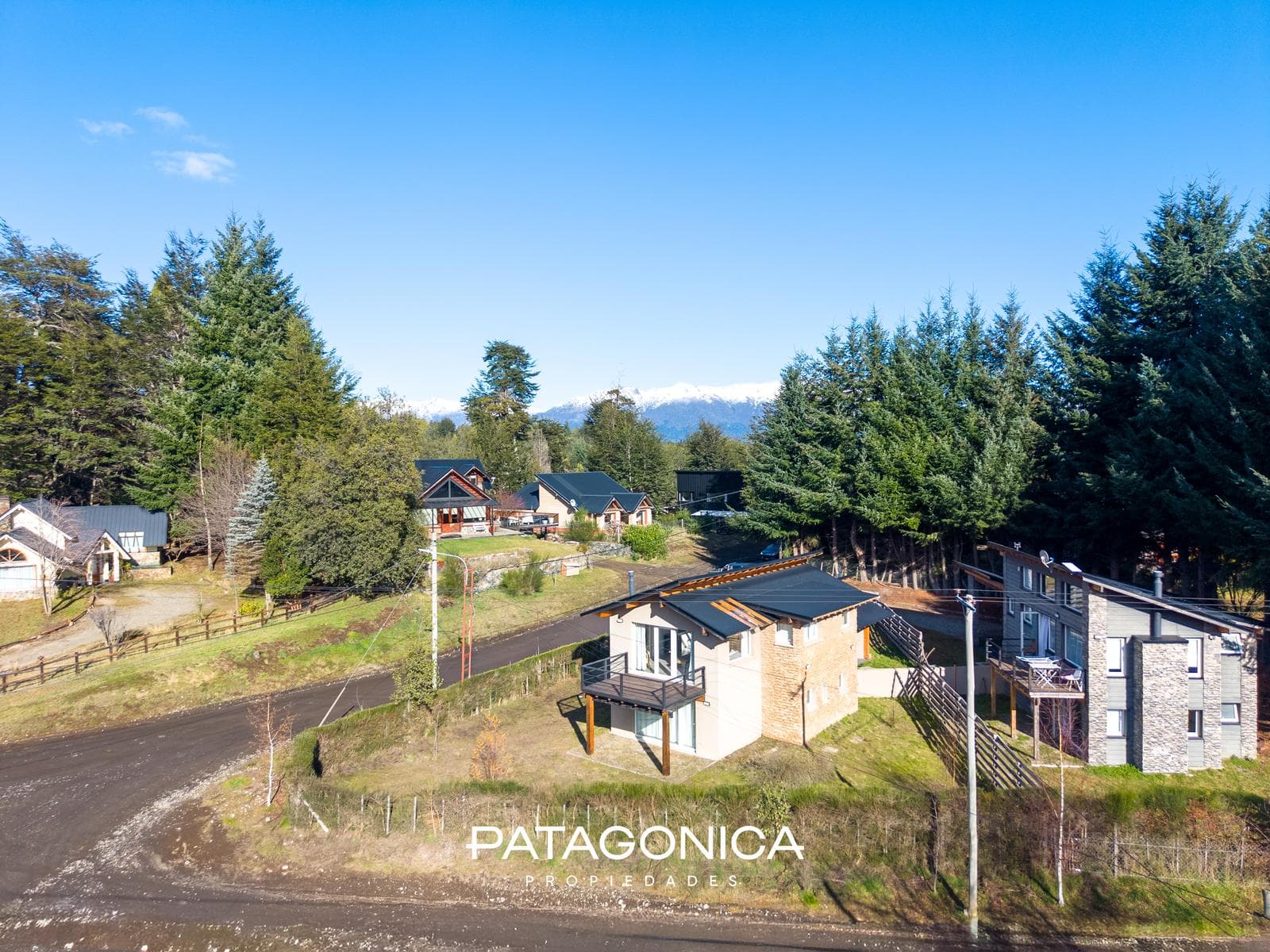 FOR SALE: 126 m² HOUSE, FULLY FURNISHED, WITH VIEWS OF THE HILLS AND A PARTIAL VIEW OF LAGO CORRENTOSO, VILLA LA ANGOSTURA