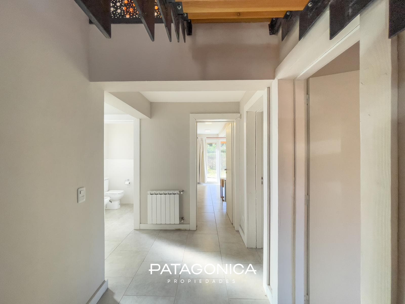FOR SALE: 126 m² HOUSE, FULLY FURNISHED, WITH VIEWS OF THE HILLS AND A PARTIAL VIEW OF LAGO CORRENTOSO, VILLA LA ANGOSTURA