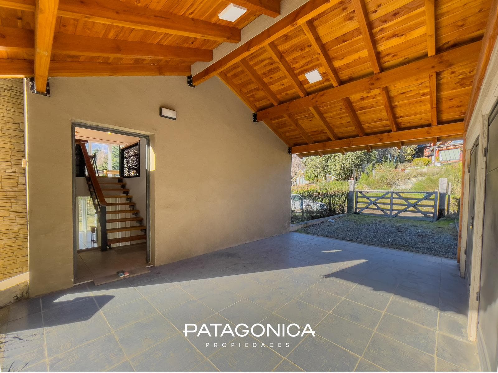 FOR SALE: 126 m² HOUSE, FULLY FURNISHED, WITH VIEWS OF THE HILLS AND A PARTIAL VIEW OF LAGO CORRENTOSO, VILLA LA ANGOSTURA