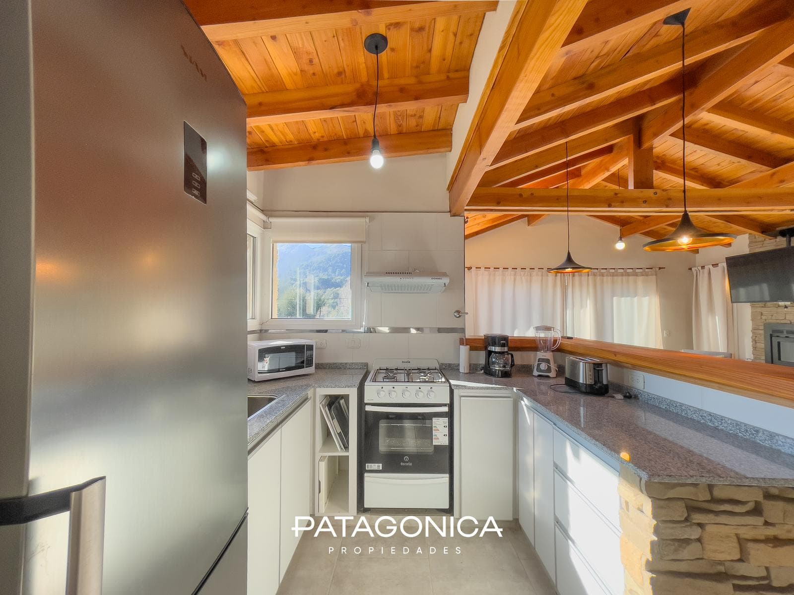 FOR SALE: 126 m² HOUSE, FULLY FURNISHED, WITH VIEWS OF THE HILLS AND A PARTIAL VIEW OF LAGO CORRENTOSO, VILLA LA ANGOSTURA