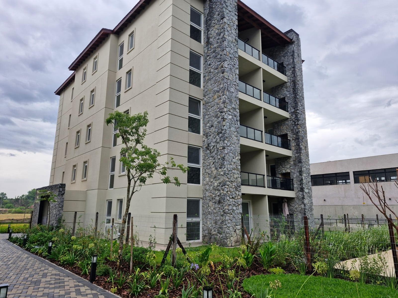 Apartment for Sale Brand-New 3-room with garage