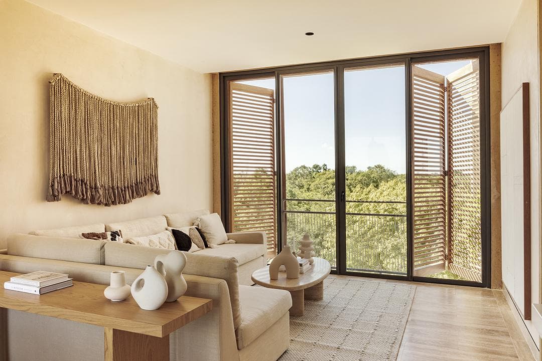 APARTMENT FOR SALE NEAR A GOLF COURSE, AVAILABLE IMMEDIATELY IN PLAYA DEL CARMEN