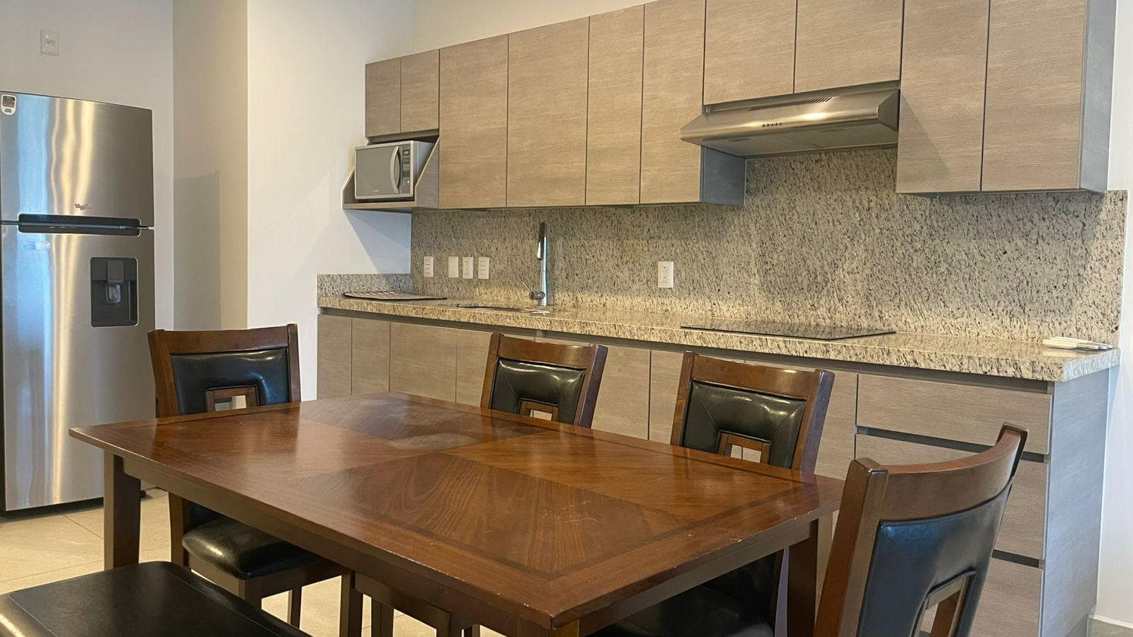 APARTMENT FOR RENT—TORRE TOP