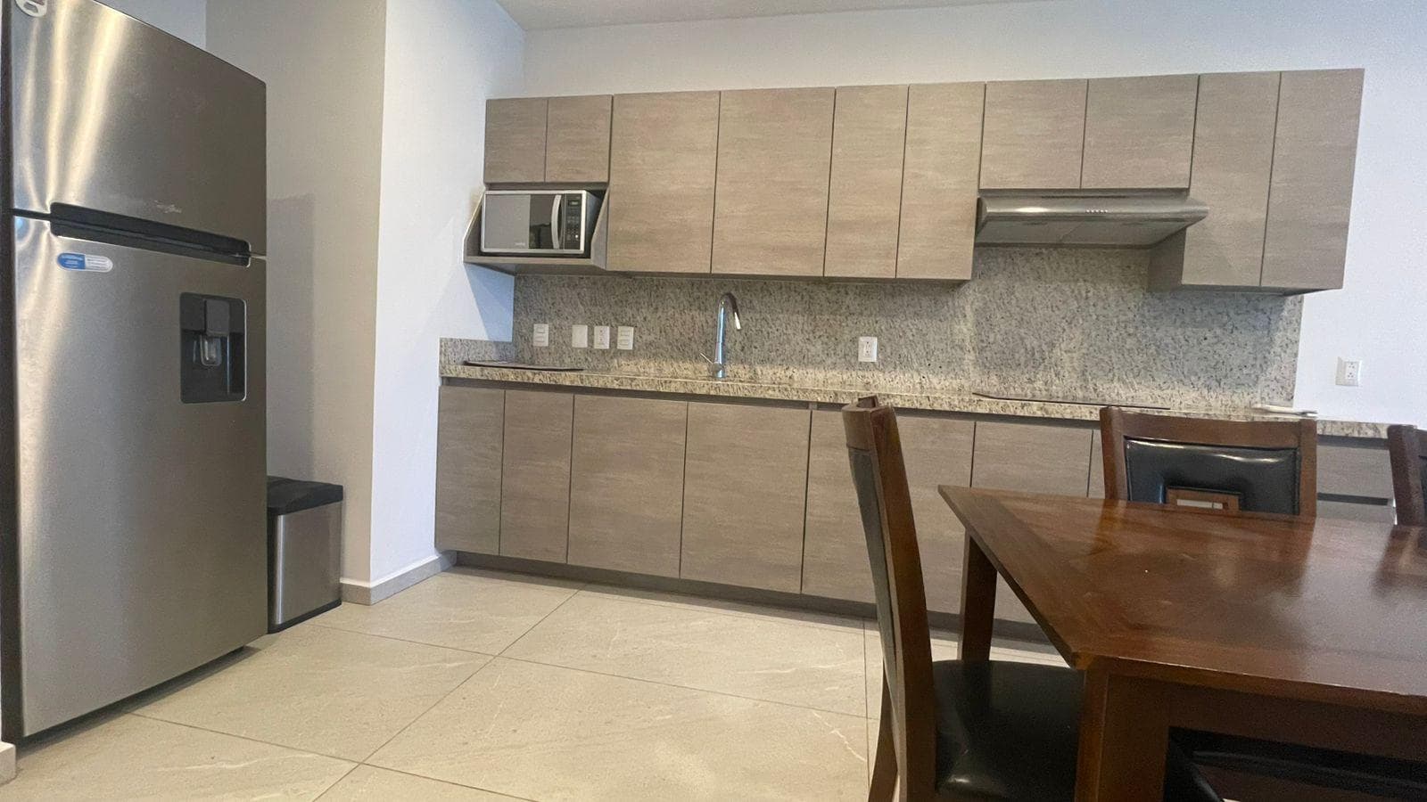 APARTMENT FOR RENT—TORRE TOP