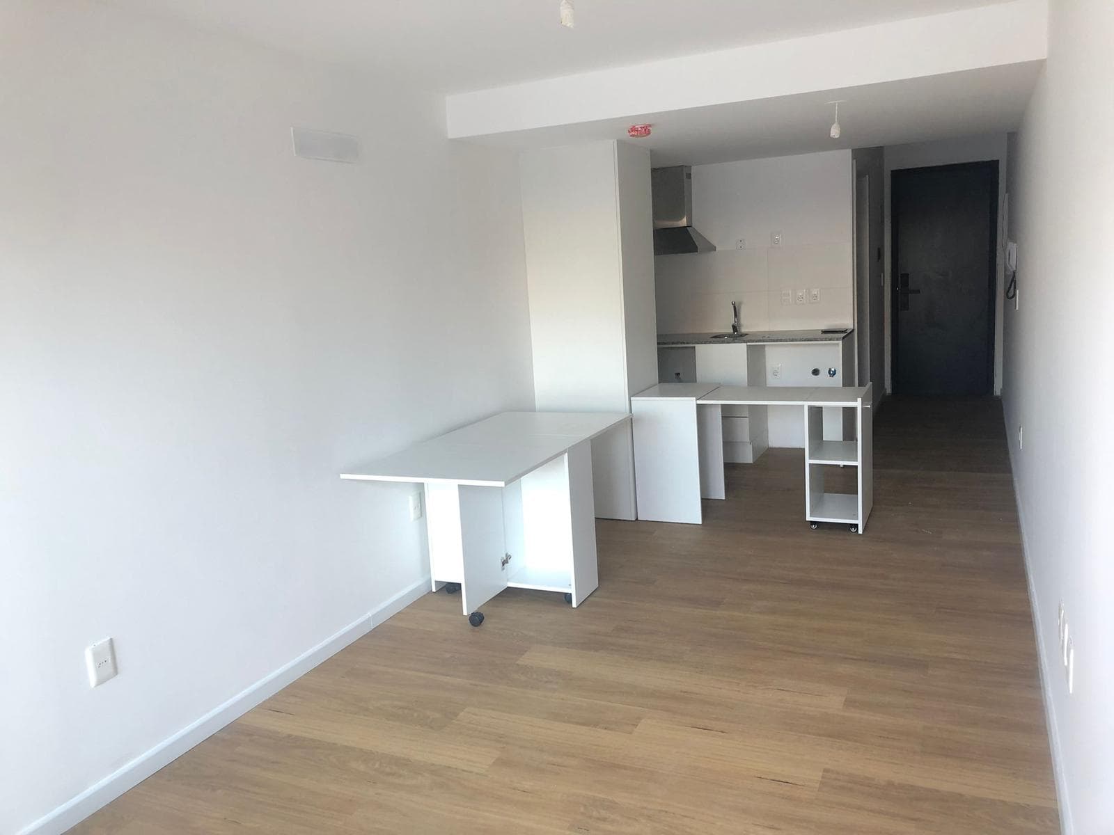 Studio Apartment for Rent with a Balcony in Downtown Montevideo.