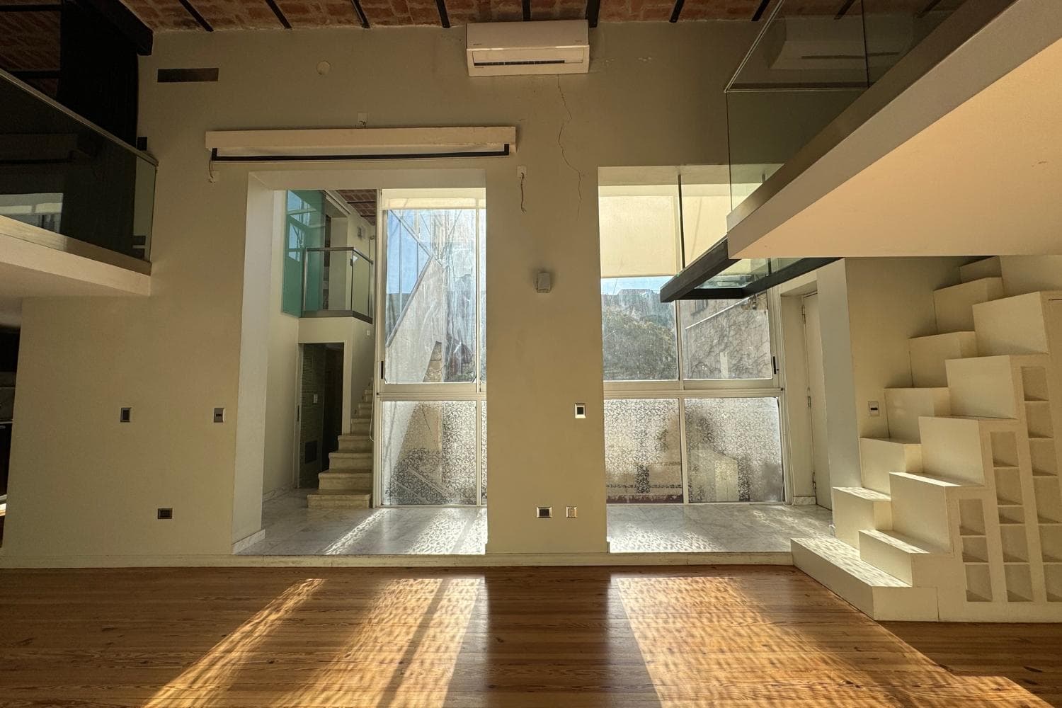 PH apartment for sale in Recoleta. One-bedroom loft with 118 m² of actual floor space