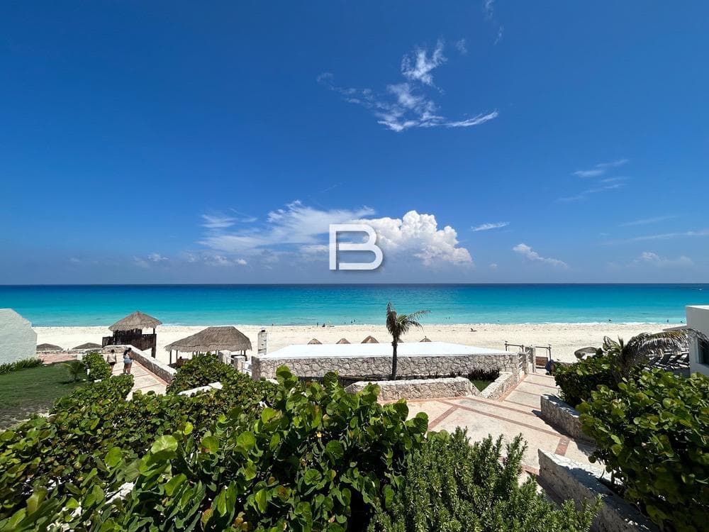For Sale: Oceanfront Apartment in Cancun