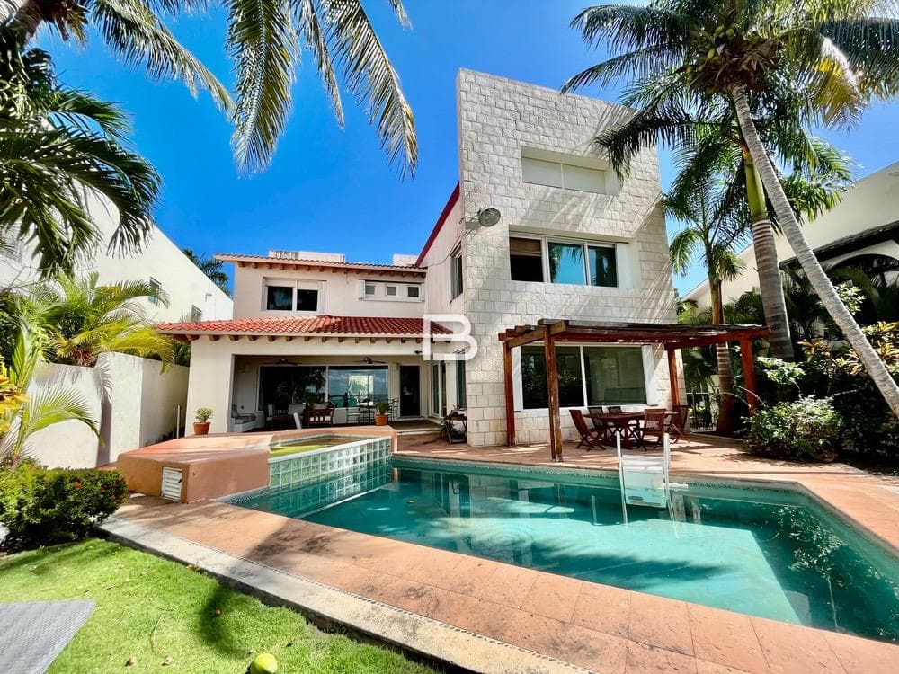 Furnished House for Rent with a Dock in Isla Dorada
