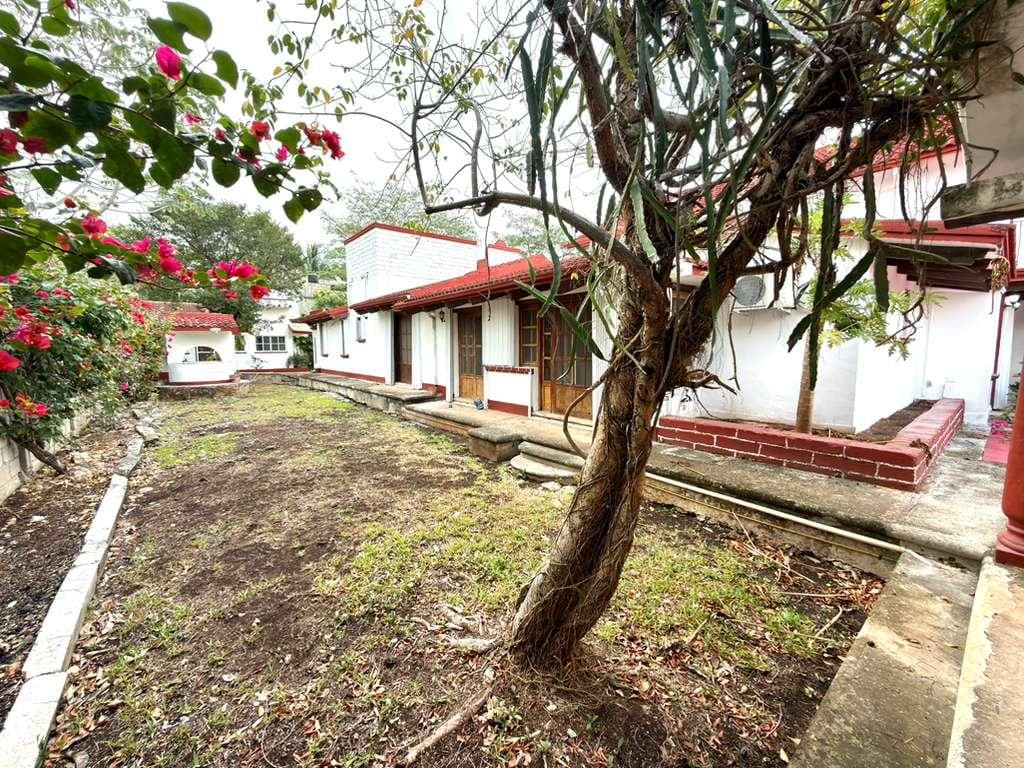 AV COLEGIOS House