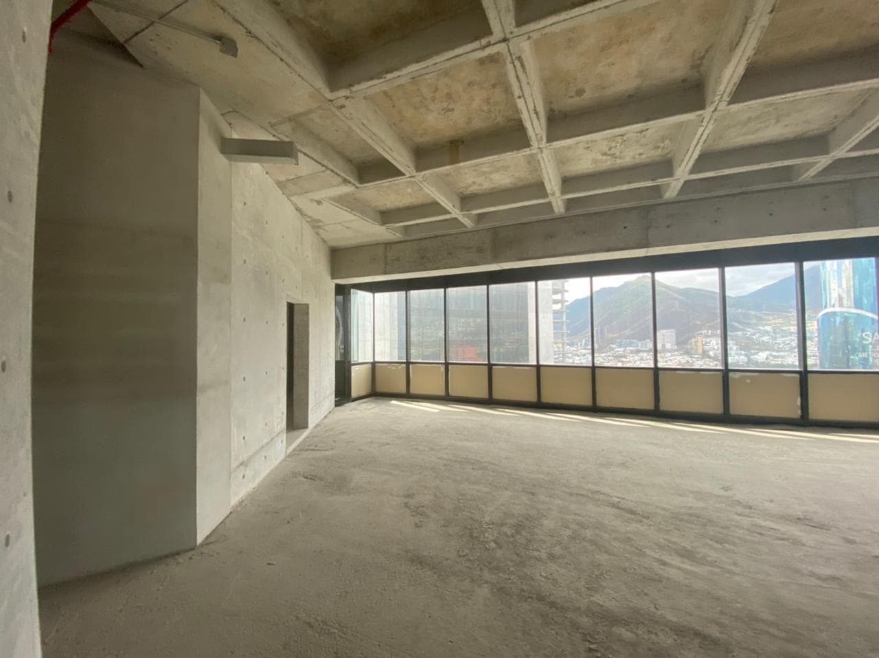 OFFICE FOR SALE IN VALLE ORIENTE