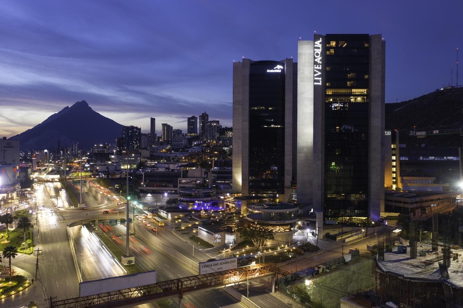 OFFICE FOR SALE IN VALLE ORIENTE