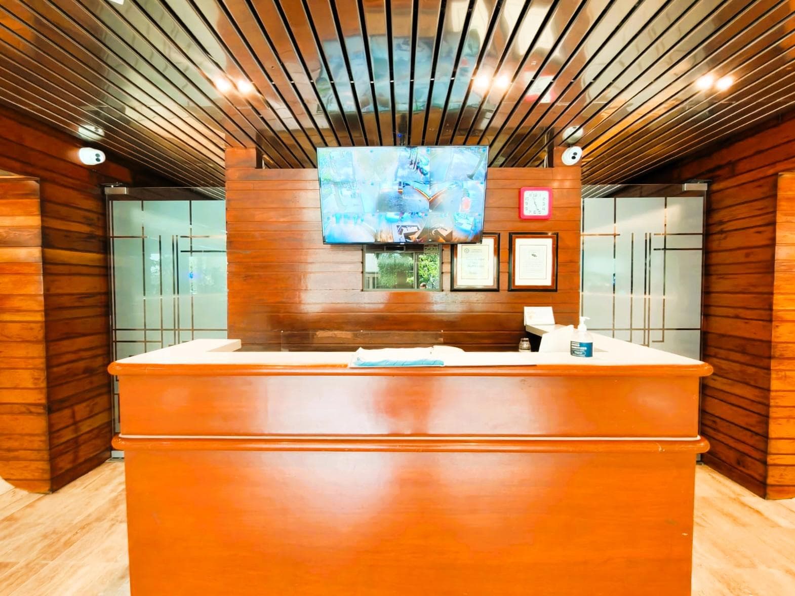 COMMERCIAL OFFICE SPACE FOR RENT IN THE NOCHEBUENA NEIGHBORHOOD