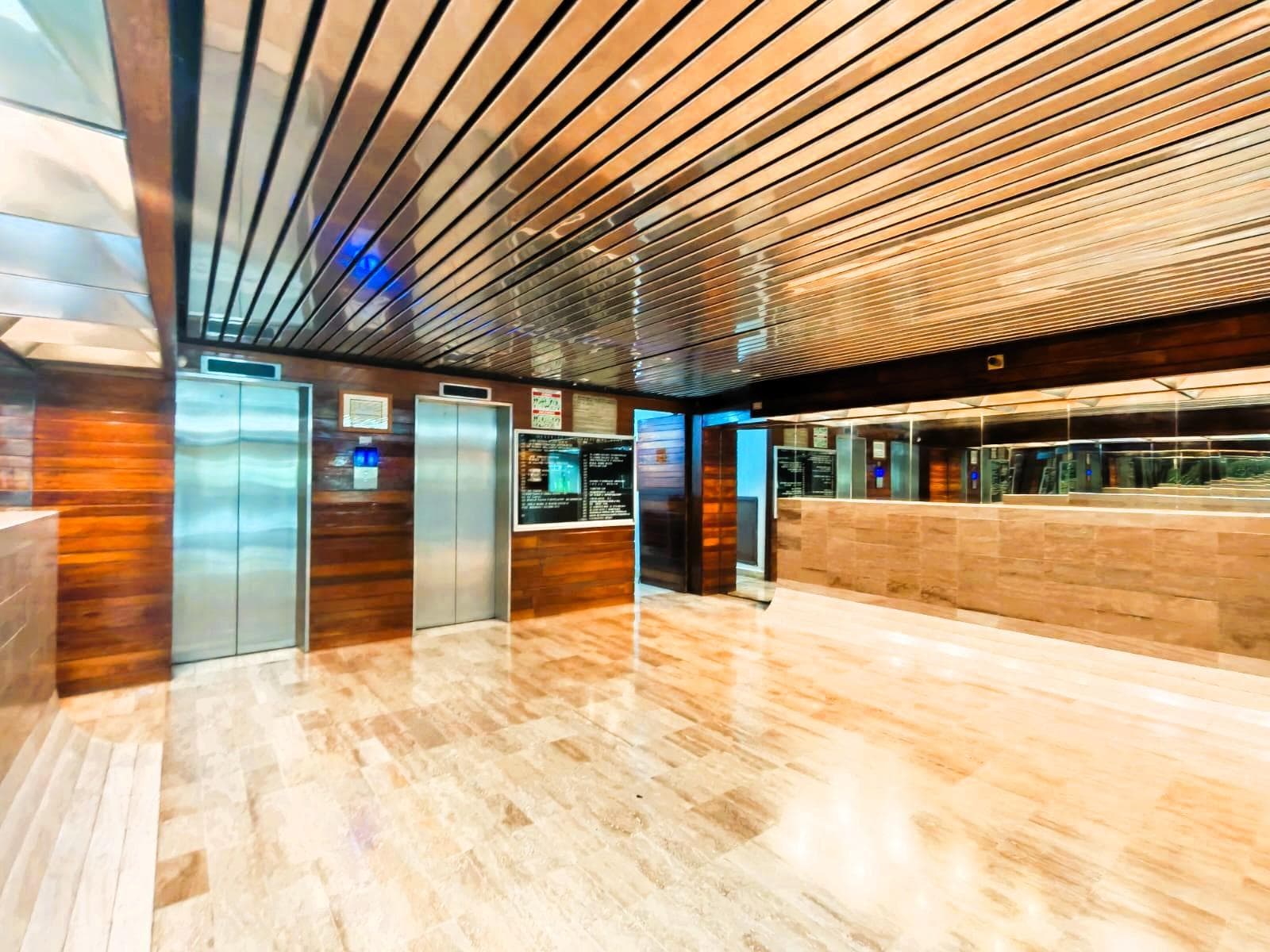 COMMERCIAL OFFICE SPACE FOR RENT IN THE NOCHEBUENA NEIGHBORHOOD