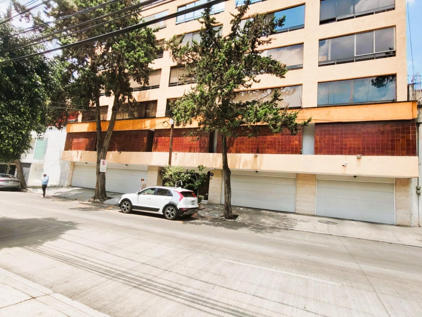 COMMERCIAL OFFICE SPACE FOR RENT IN THE NOCHEBUENA NEIGHBORHOOD