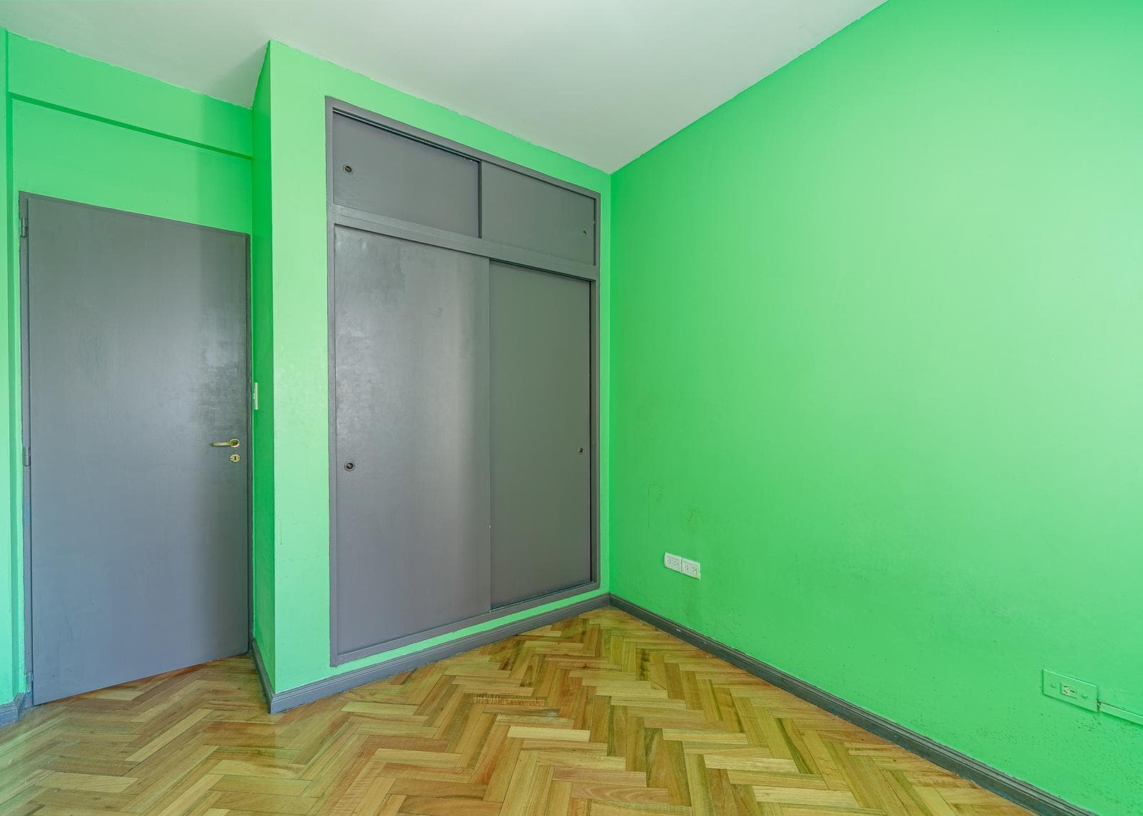 4-room apartment for sale in Almagro with a garage