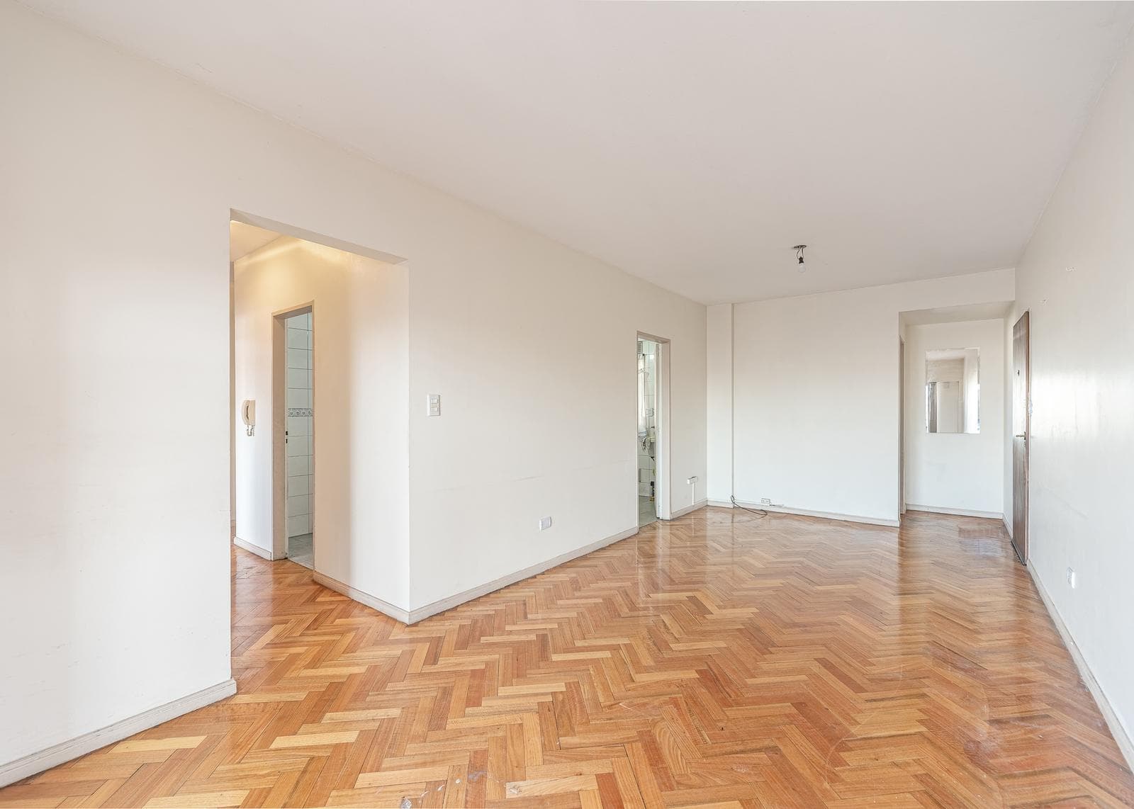 4-room apartment for sale in Almagro with a garage