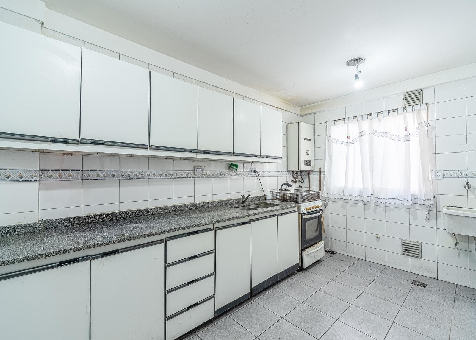 4-room apartment for sale in Almagro with a garage