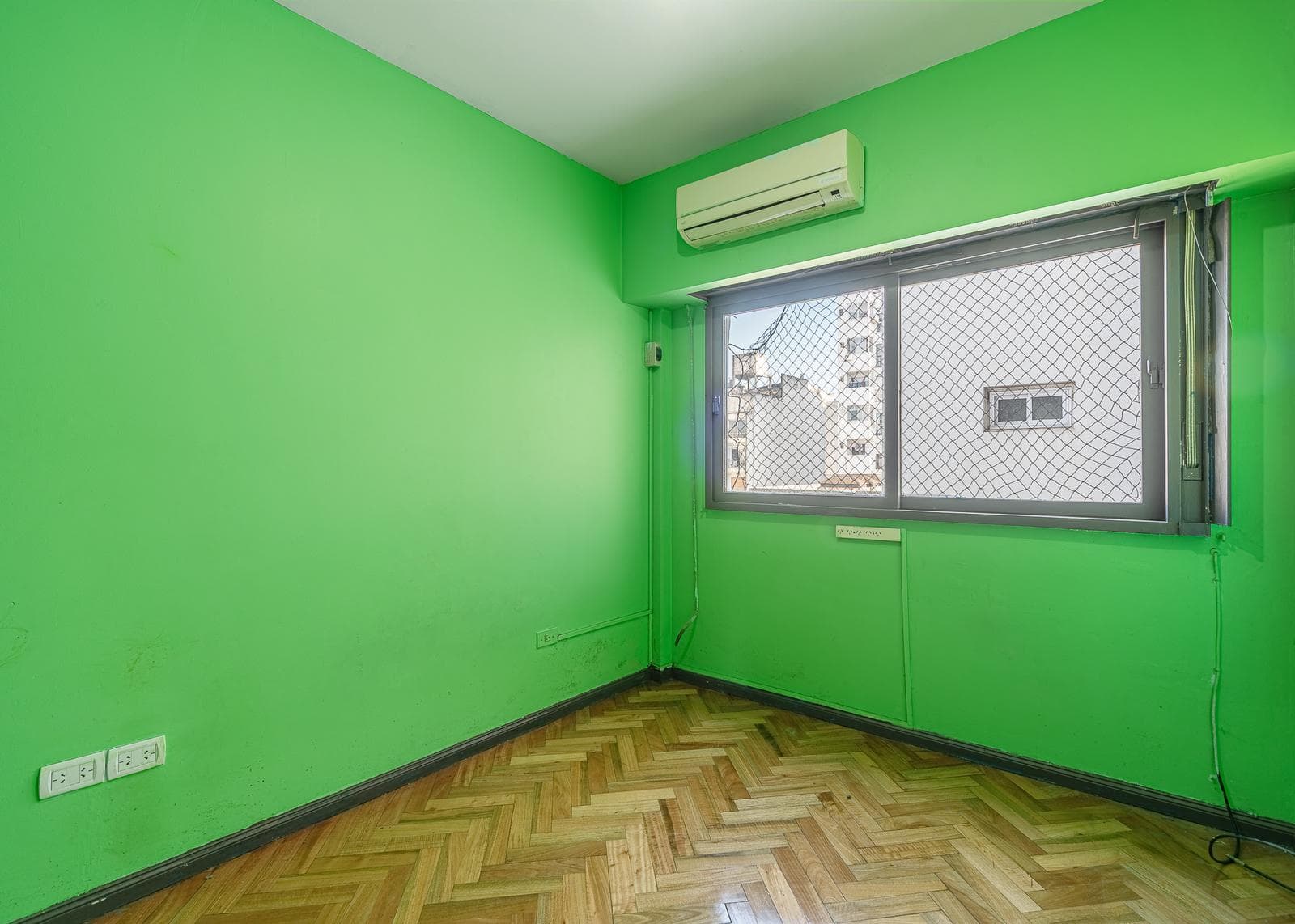 4-room apartment for sale in Almagro with a garage