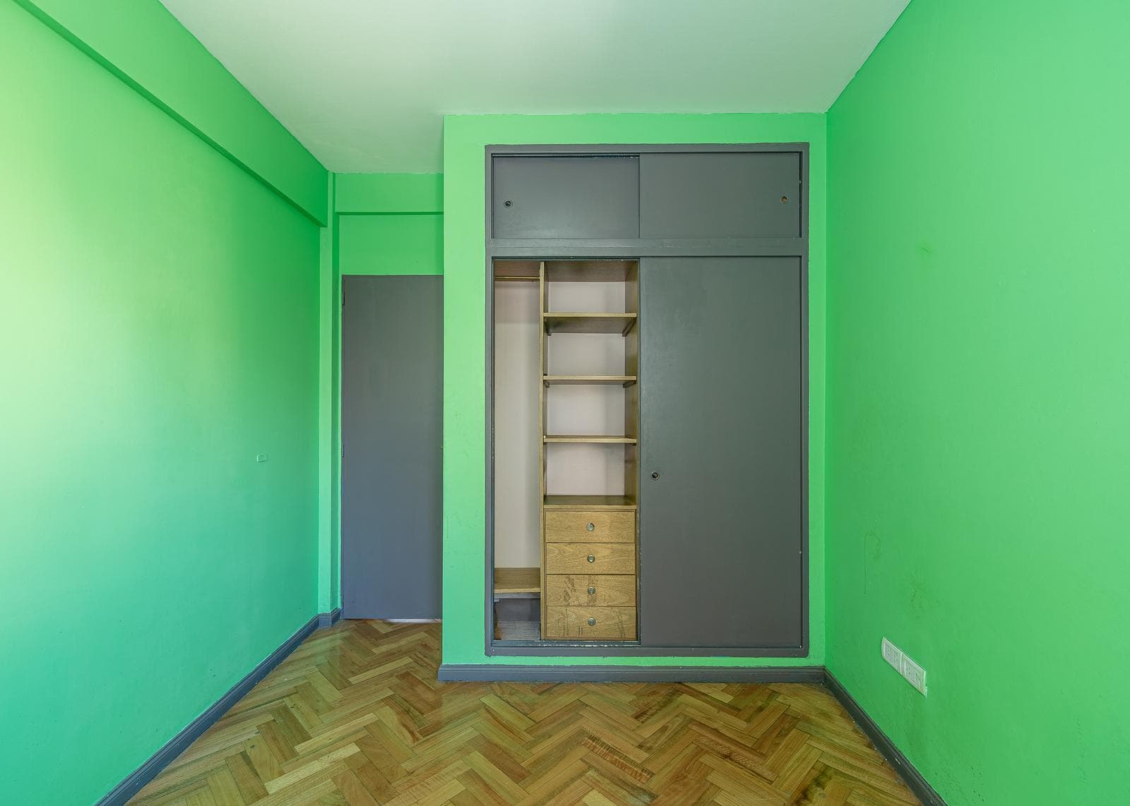 4-room apartment for sale in Almagro with a garage