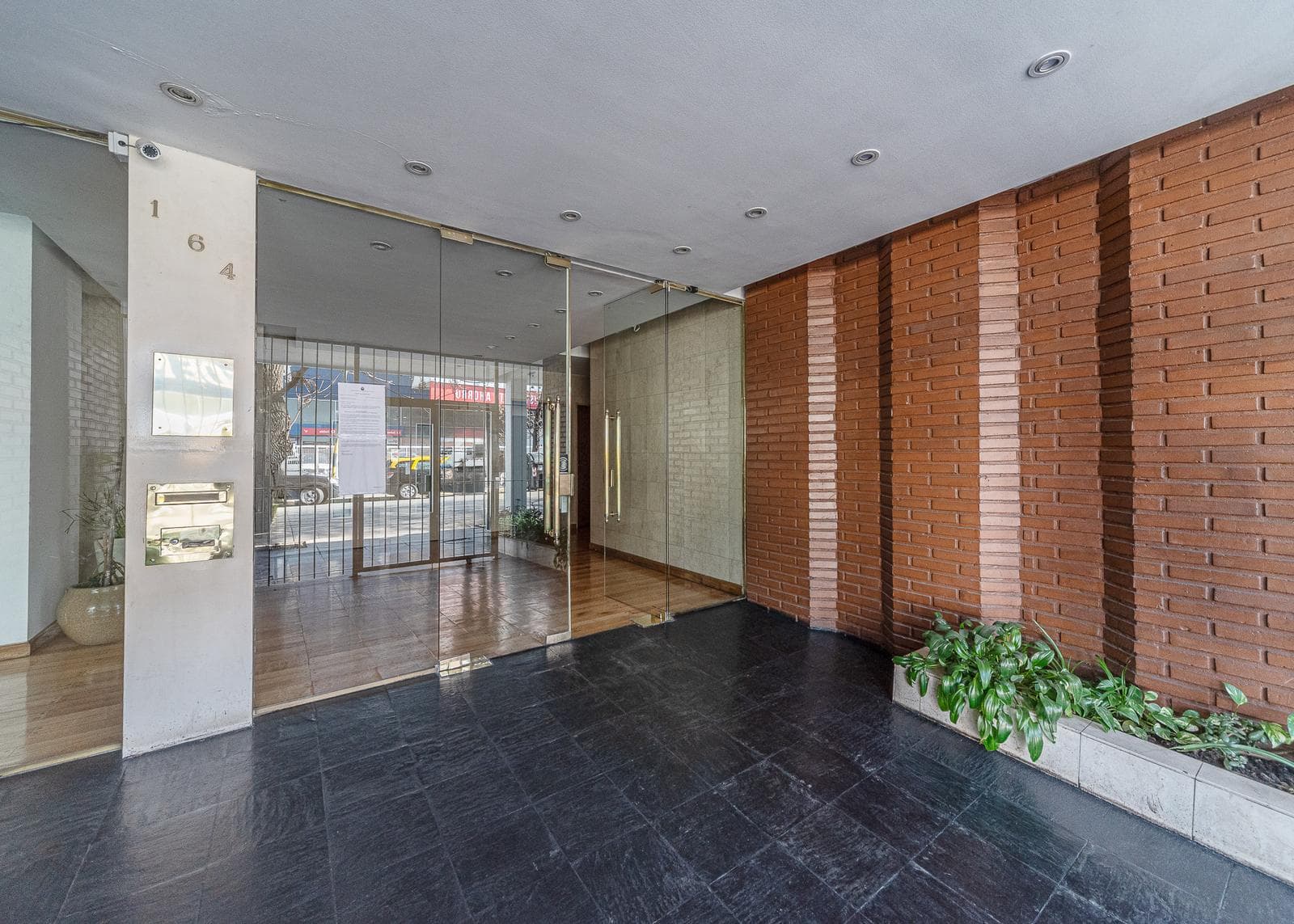 4-room apartment for sale in Almagro with a garage
