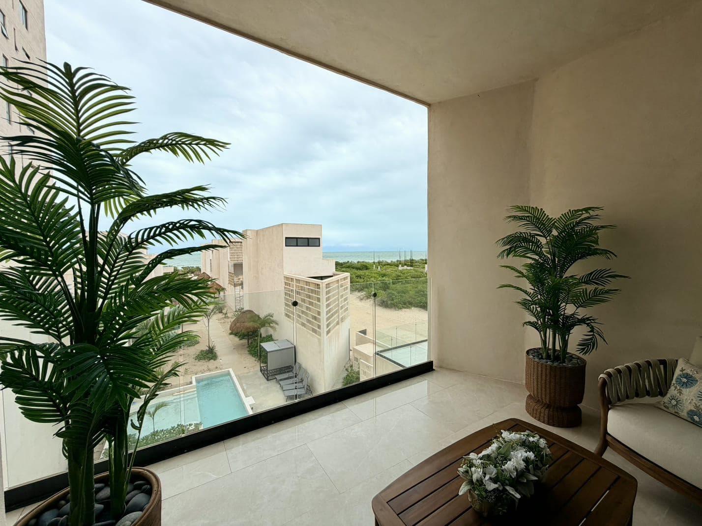 DEPARTAMENTO EN VENTA, 3 RECÁMARAS, AMUEBLADO, FRENTE AL MAR, TELCHAC PUERTO