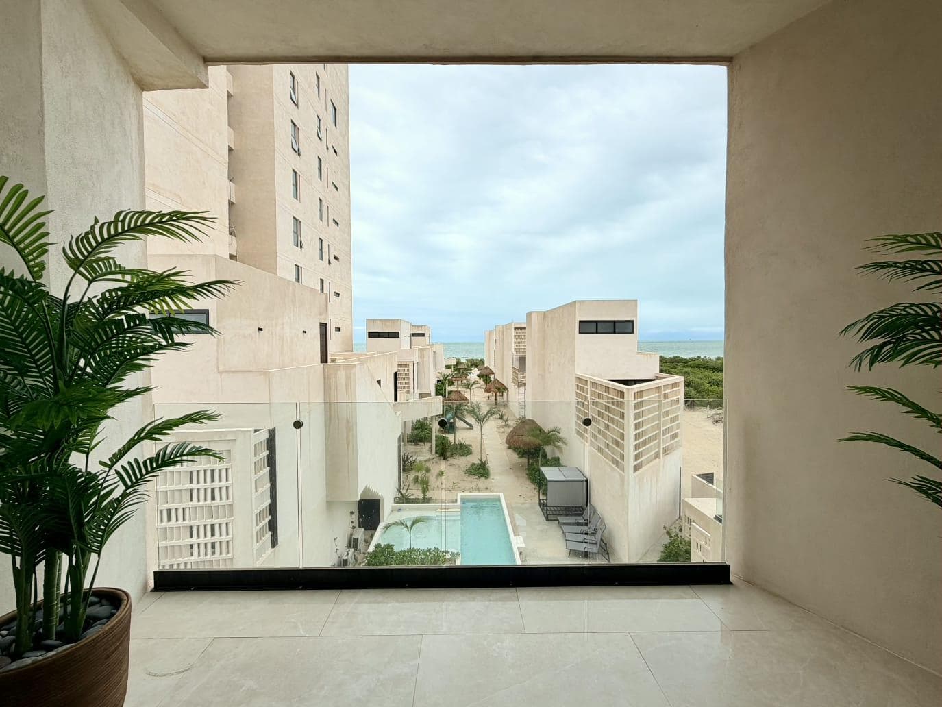 DEPARTAMENTO EN VENTA, 3 RECÁMARAS, AMUEBLADO, FRENTE AL MAR, TELCHAC PUERTO