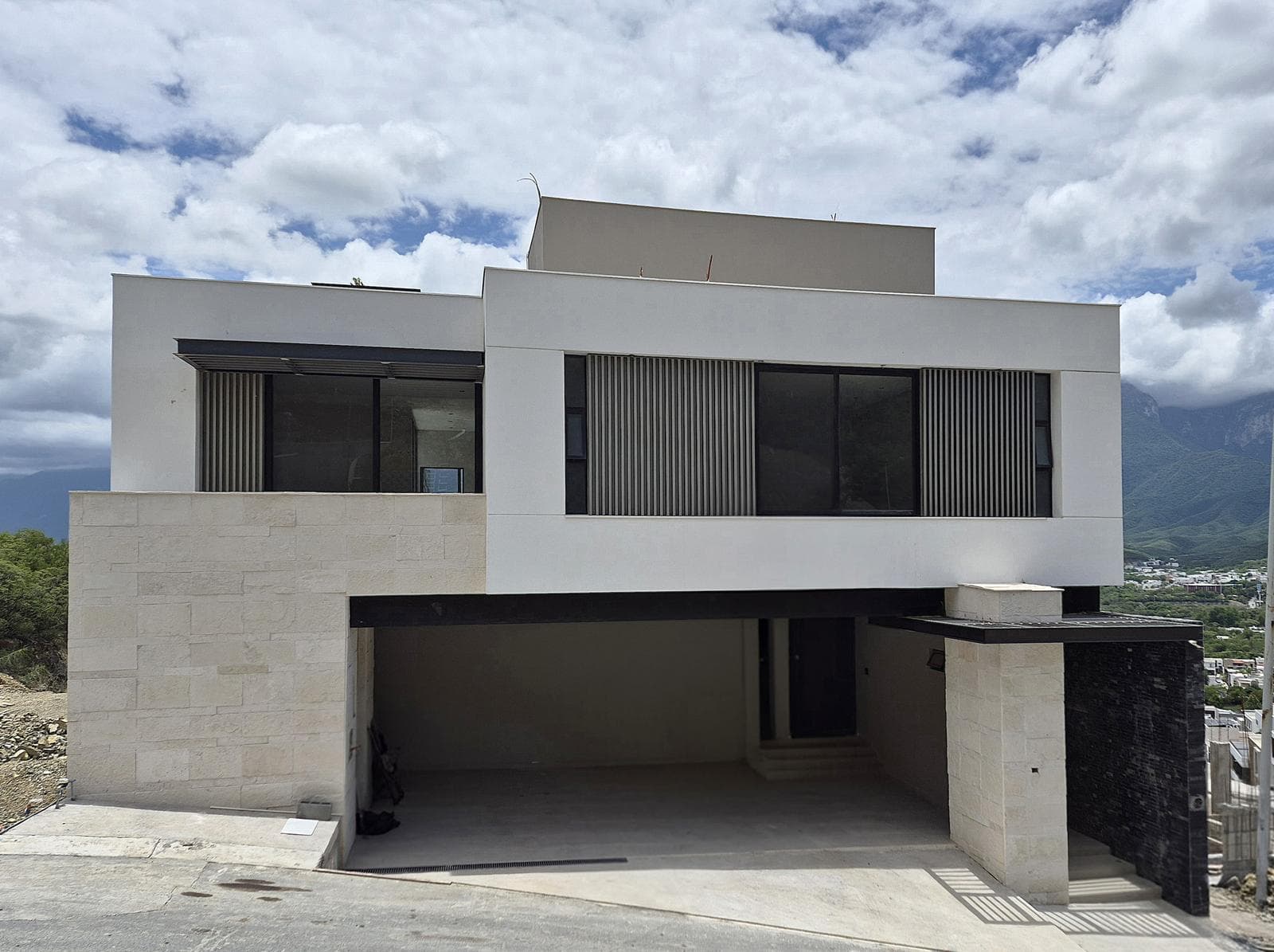 House in the Castaños del Vergel Subdivision