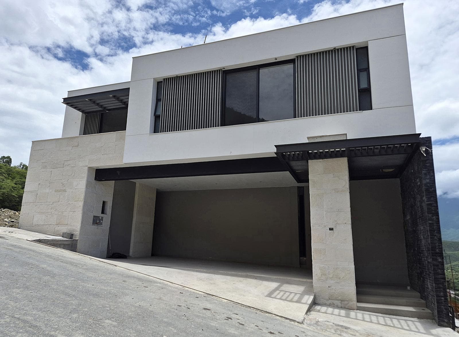 House in the Castaños del Vergel Subdivision