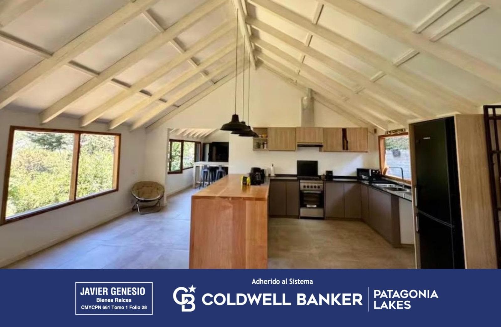 FOR SALE: 200-square-meter house in a prime location in the Altos del Sol neighborhood of San Martín de los Andes.