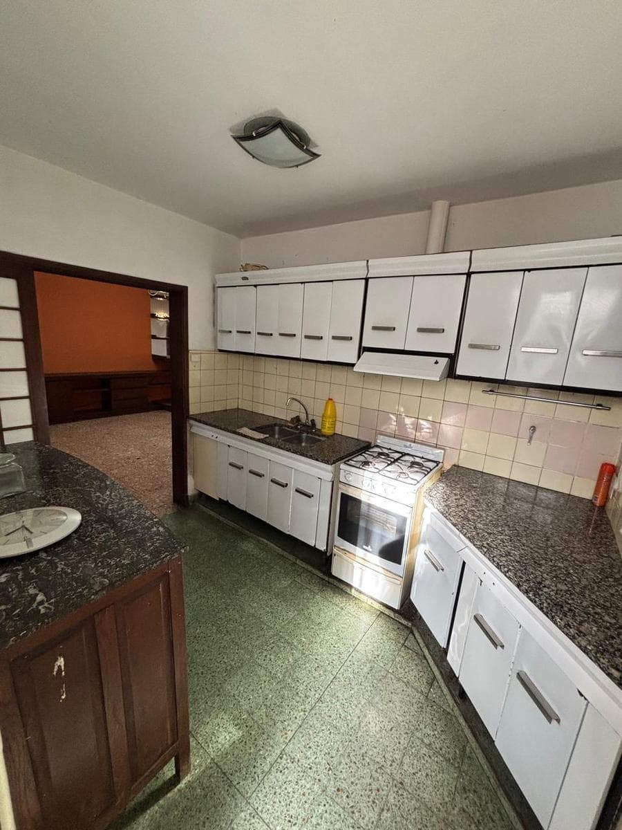 4-room house + apartment/workshop/etc. on the upper floor