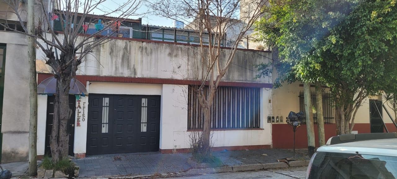 4-room house + apartment/workshop/etc. on the upper floor