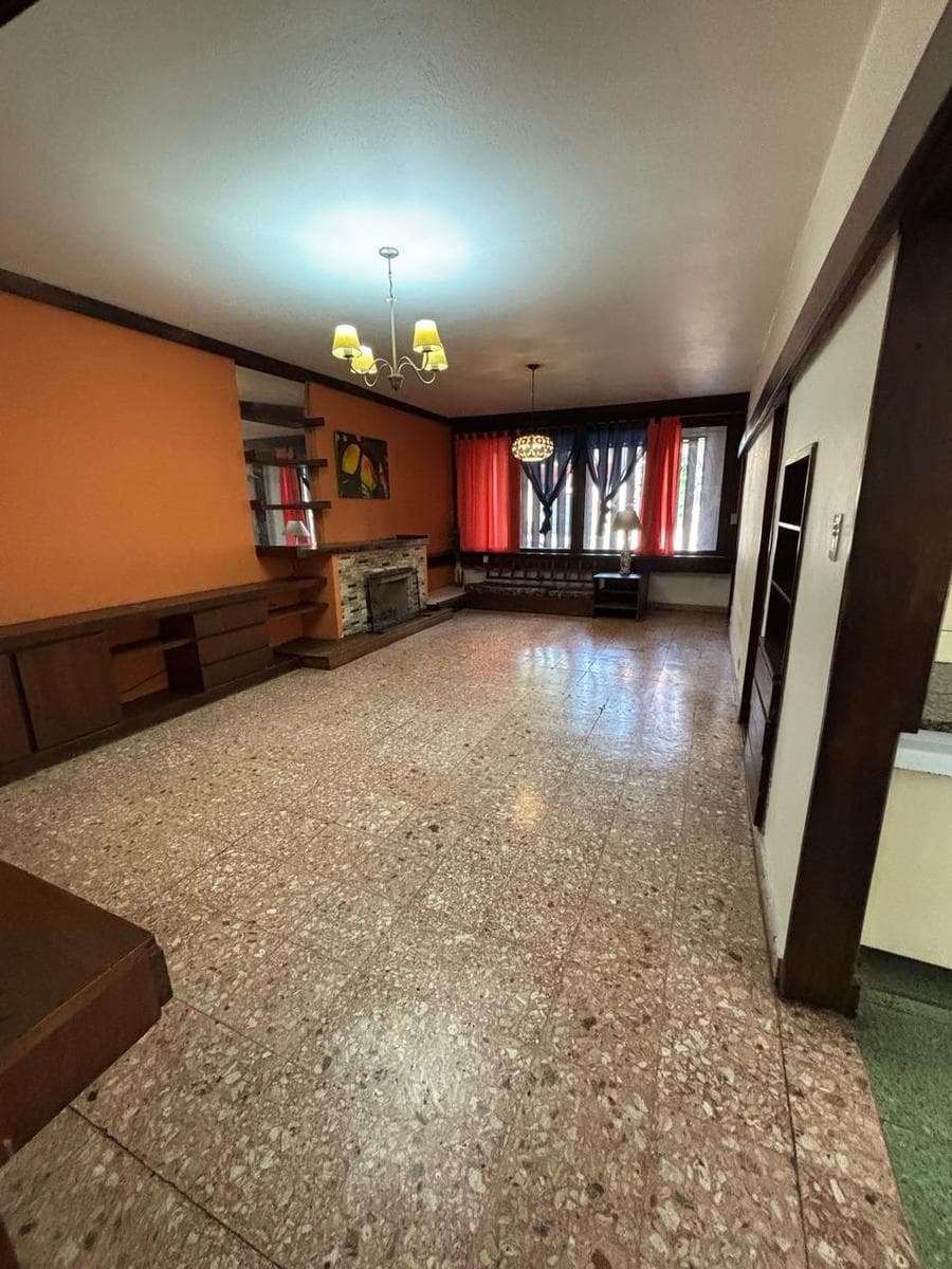 4-room house + apartment/workshop/etc. on the upper floor
